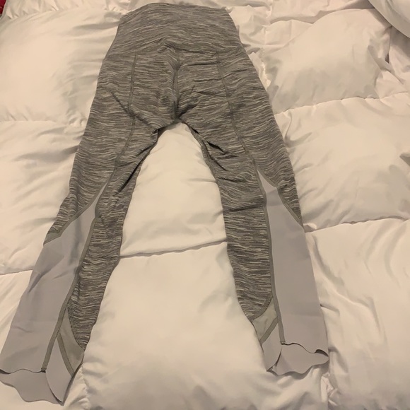 Lulu lemon striped crop leggings rare design - Picture 4 of 6